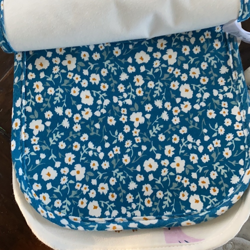 Carter’s Onesie pants, Bibs Matching Bundle set- NWT - Picture 4 of 8